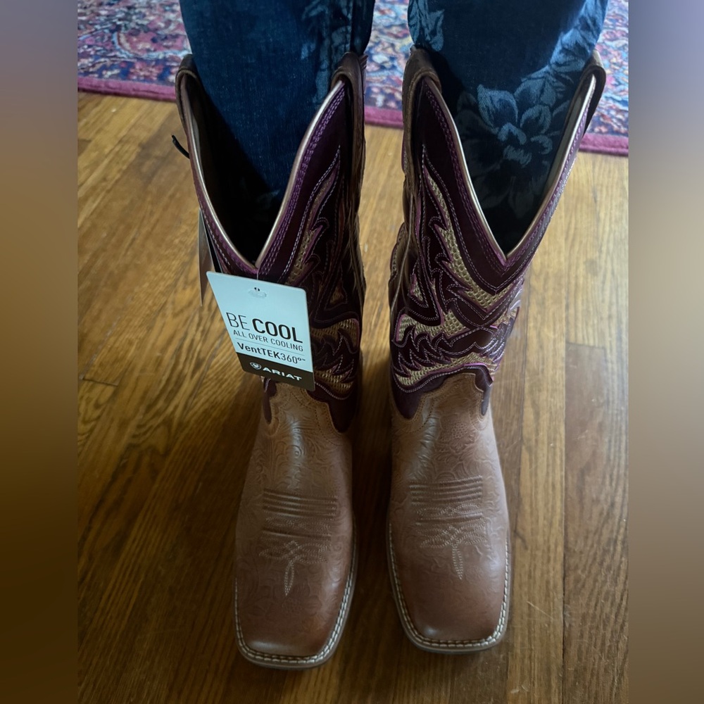 Ariat NWT 7.5 M Brown Leather Western Boots with Purple Embroidered Shaft
